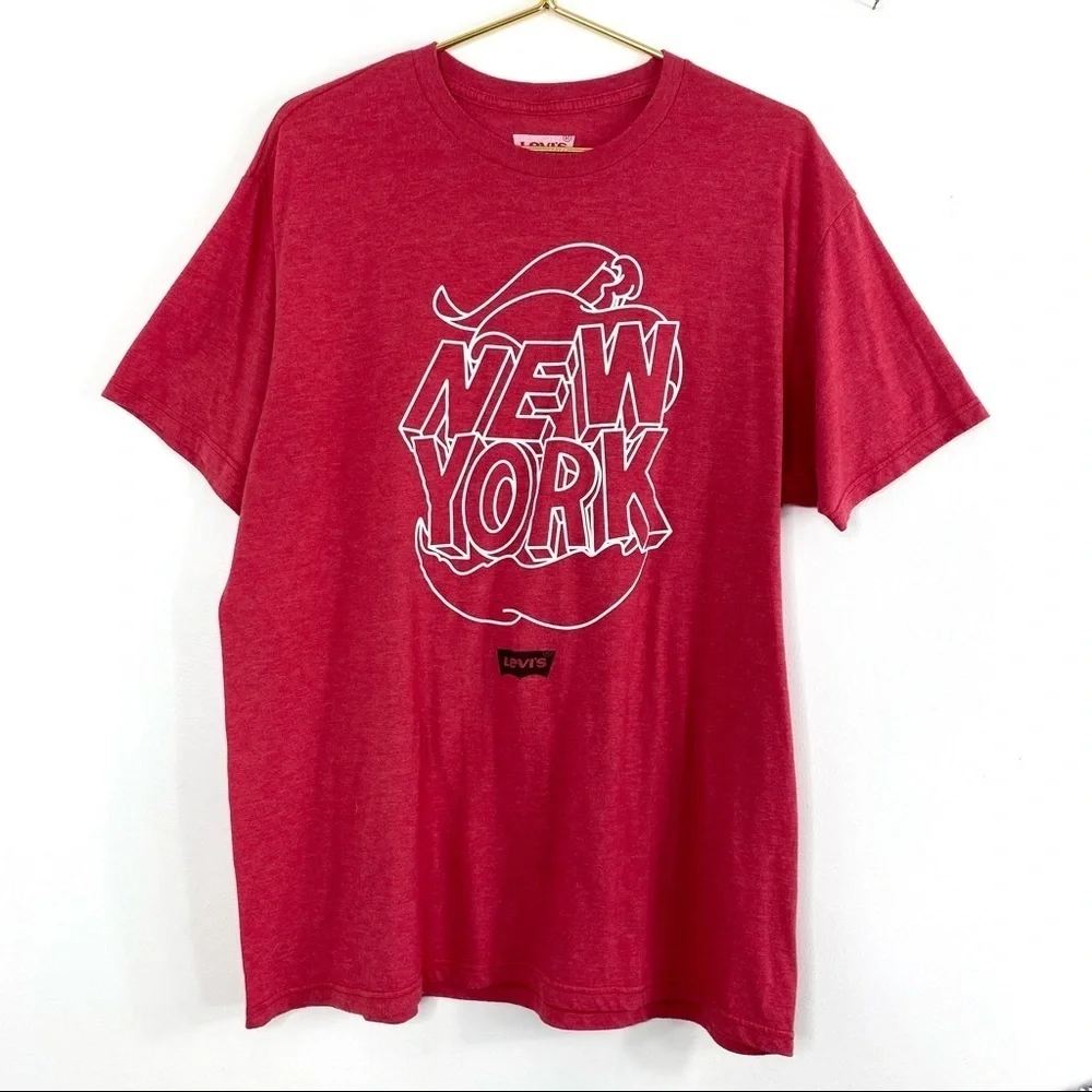 LEVI’S New York Apple Logo Casual T-Shirt in Vintage Red